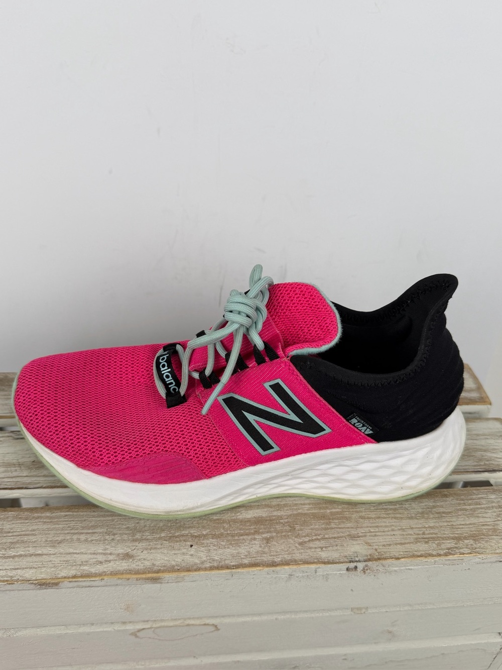 New Balance Fresh Foam Roav women's running shoes vibrant Pink Glo size 8.5 - Picture 4 of 12